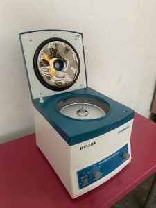 Microcentrifuga Mecánica Para Hematocrito - 24 Capilares