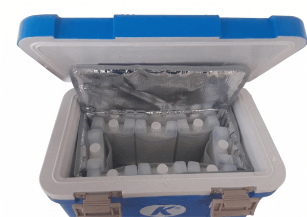 Termo portavacunas Kyntel 1012 de 12 L 2 Interior del termo Kyntel 1012 de 12 litros con tapa abierta
