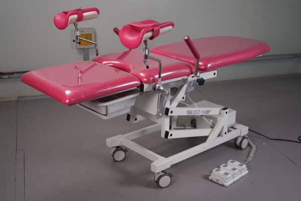 Mesa ginecológica DST-5 en posición horizontal