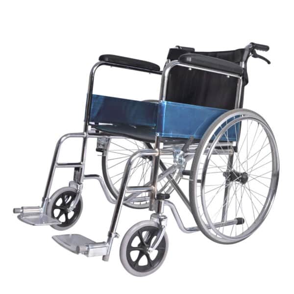 Silla de ruedas Titanium Medical: bastidor cromado y ruedas en perspectiva