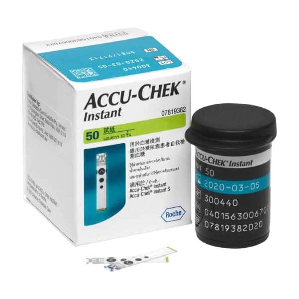 Accu-Chek Instant, frasco de 50 tiras y envase vistos de cerca