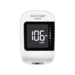 Glucómetro Accu-Chek Instant, vista frontal con lectura en mg/dL