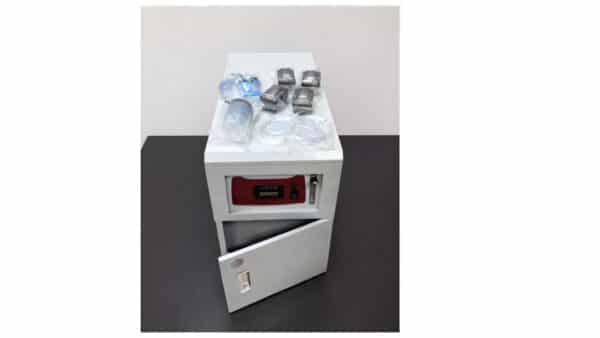 Concentrador Dynmed 20 L – vista superior y compartimento frontal abierto