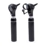 Detalle del otoscopio ri-scope L3 incluido en el pantoscopio Riester de Luxe 3820-203