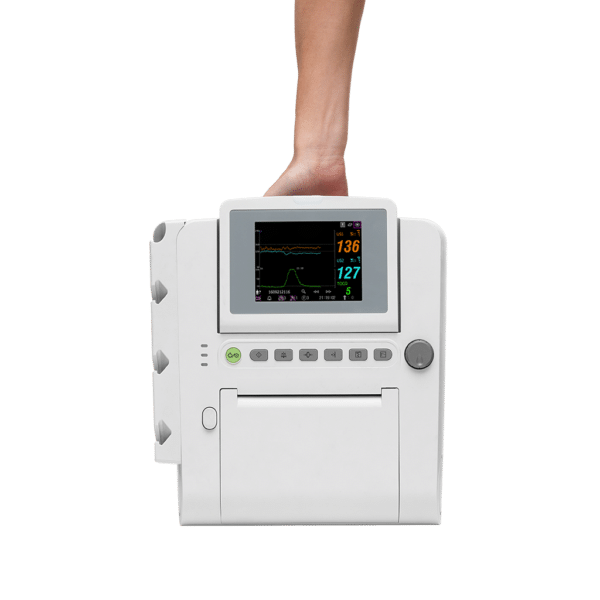 Monitor fetal Edan F3 transportado mediante su asa superior