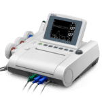 Monitor fetal Edan F3 con pantalla inclinada y conexiones de los transductores